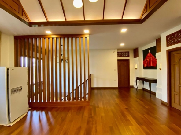 4 bed house with private pool for rent or sell in Saraphi