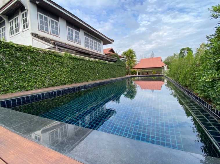 4 bed house with private pool for rent or sell in Saraphi