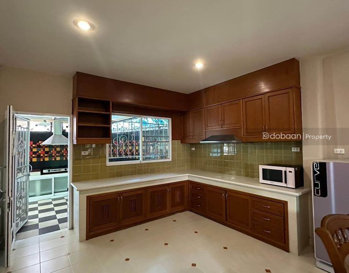 Two-story detached house with 5 bedrooms and 4 bathrooms located in Hang Dong