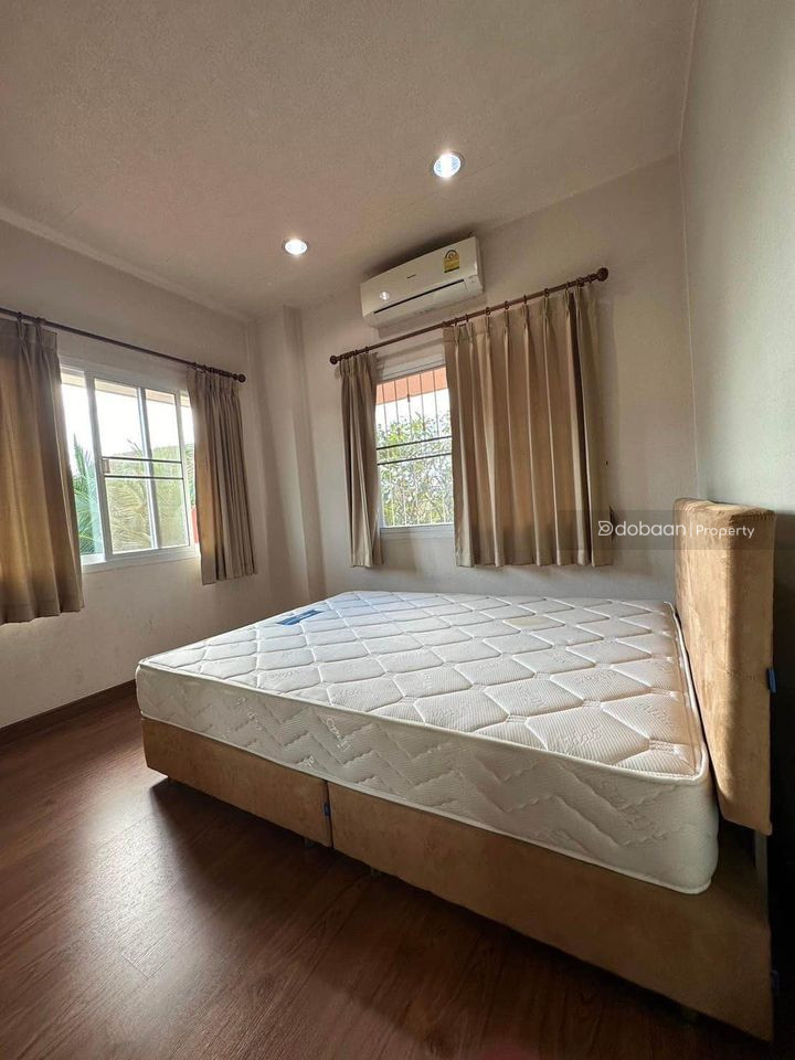 Two-story detached house with 5 bedrooms and 4 bathrooms located in Hang Dong