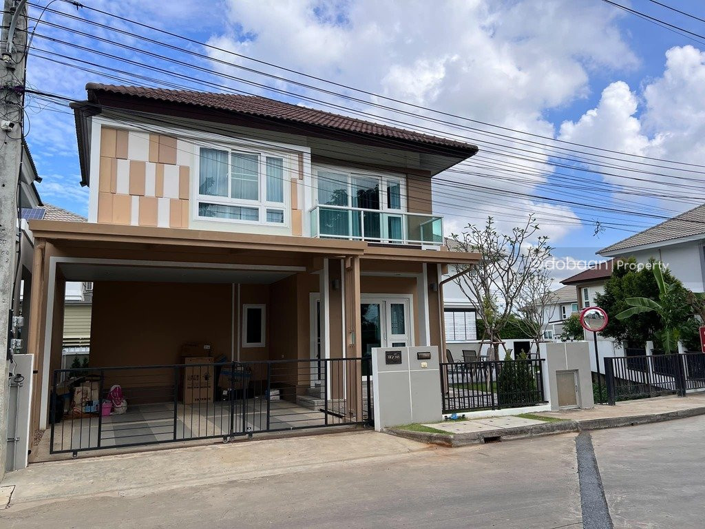 2-story detached house