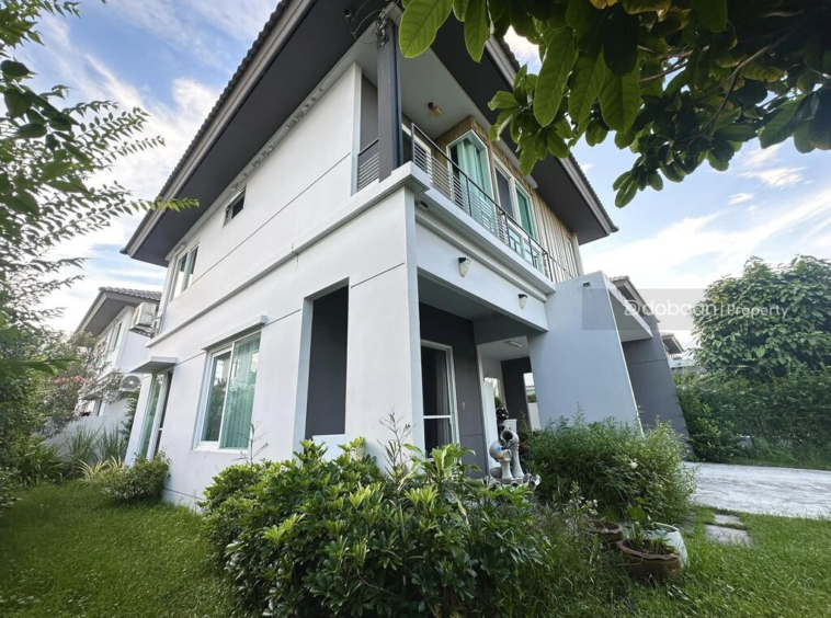 Two-story single-family home with 3 bedrooms and 2 bathrooms in the San Kamphaeng area