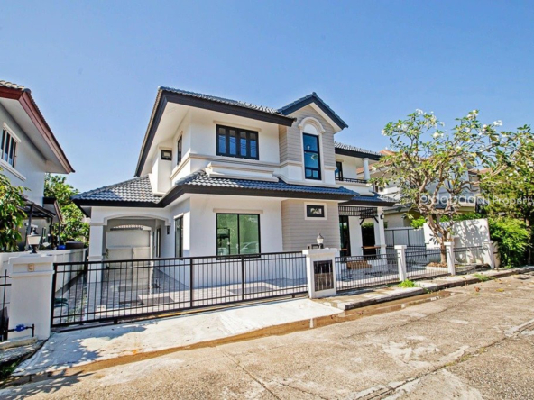 2-storey detached house with 5 bedrooms