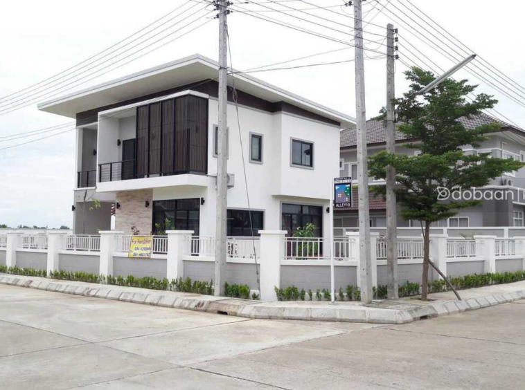 located in San Kamphaeng zone