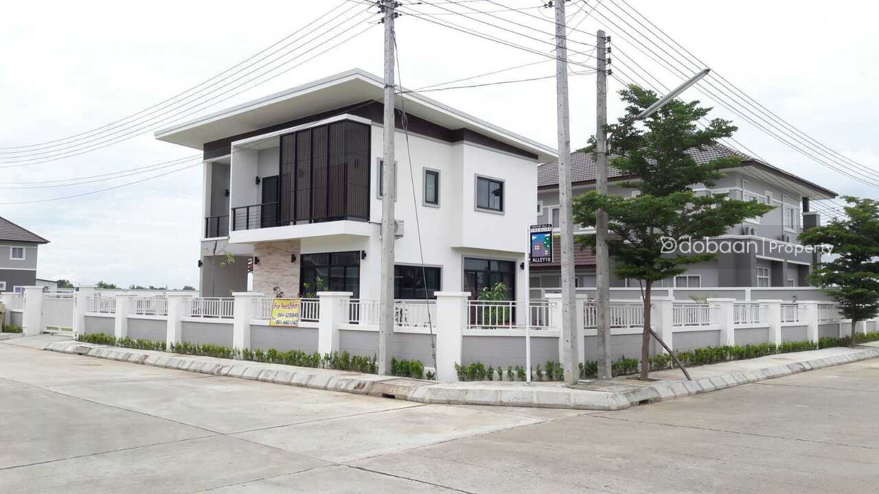 located in San Kamphaeng zone