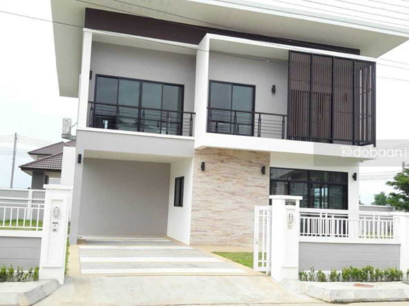 A 2-story single house in a project with 3 bedrooms and 3 bathrooms