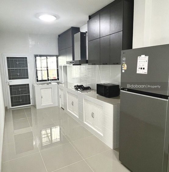 2-story single house with 3 bedrooms and 3 bathrooms in a development