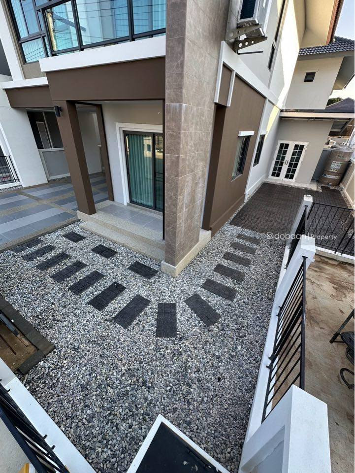 2-story detached house with 4 bedrooms and 3 bathrooms in Saraphi area