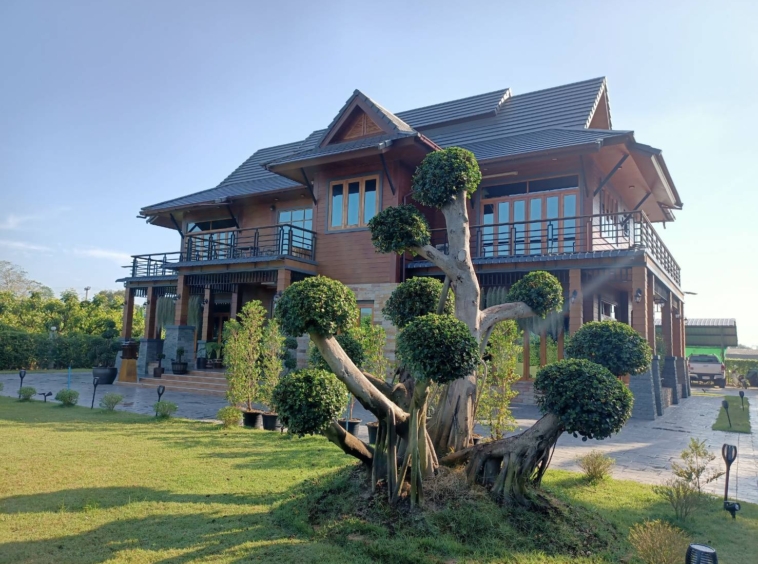 A luxurious mountain-view vacation home  2-story single house with 5 bedrooms and 5 bathrooms in Pong Tam