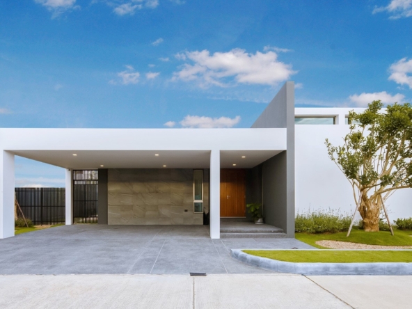 Rocheleau Modern Series-style house with an L-shaped design