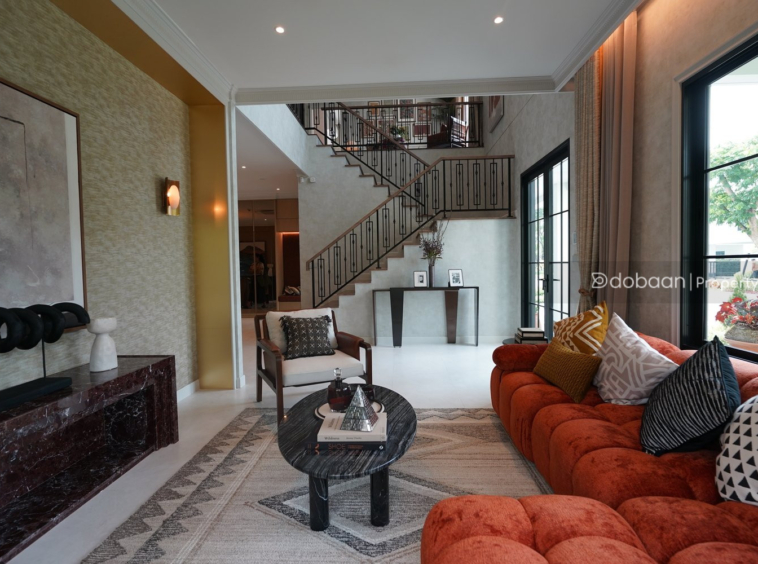 A two-story detached house with five bedrooms and six bathrooms in the Chiang Mai city area