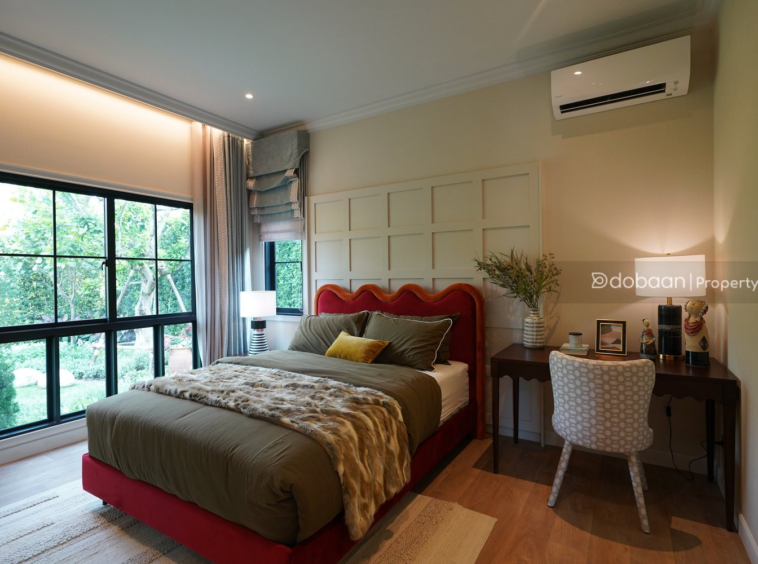 A two-story detached house with five bedrooms and six bathrooms in the Chiang Mai city area