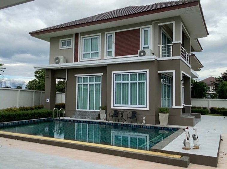 A two-story single-family pool villa with four bedrooms and four bathrooms.-DB-NSHCMISK13