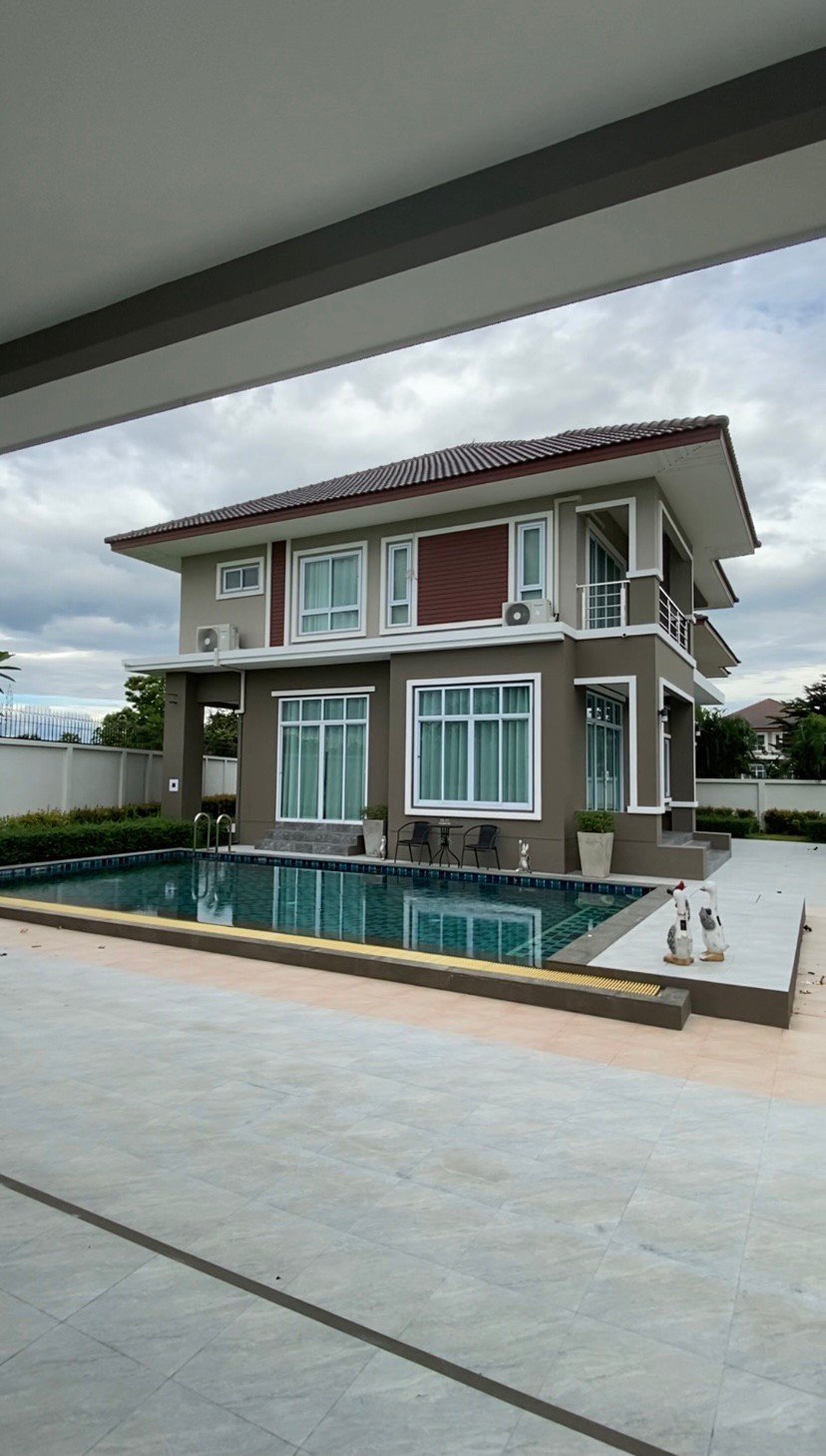 A two-story single-family pool villa with four bedrooms and four bathrooms.-DB-NSHCMISK13