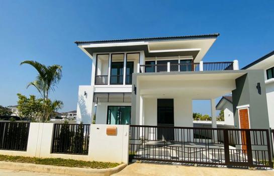 A two-story single-family house in Contemporary style with three bedrooms and three bathrooms.-DB-NSHCMISS18