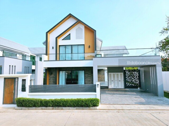 A two-story detached house with four bedrooms and six bathrooms in the Saraphi area