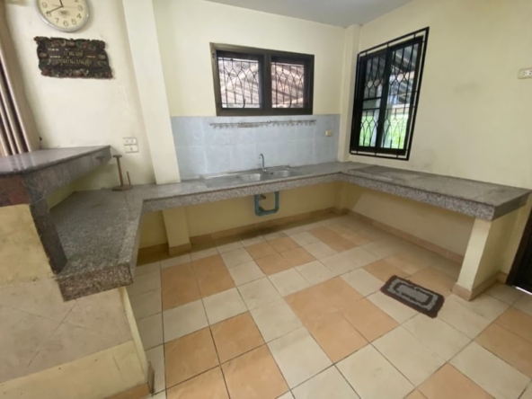 3 bathrooms in San Phi Suea zone.-DB-SHHCMISP10