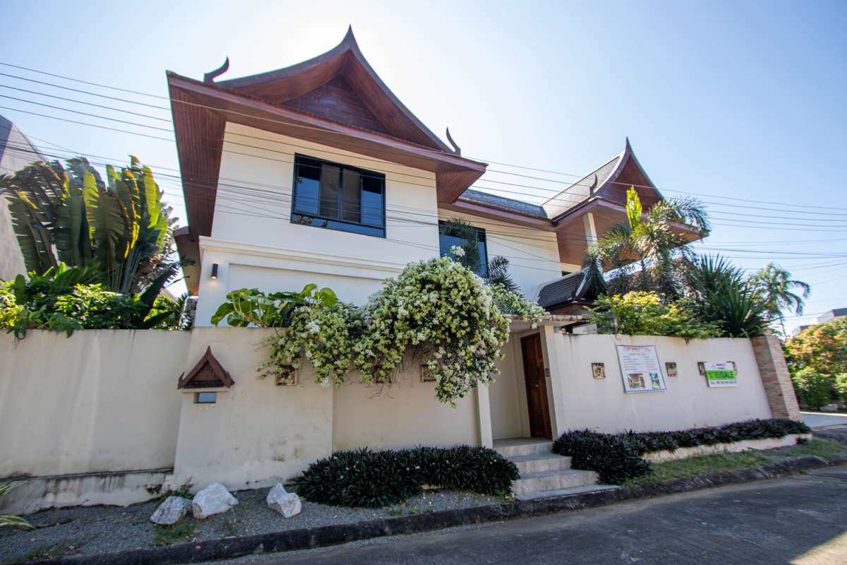 Stunning Luxury Pool Villa in Chiang Mai Floraville