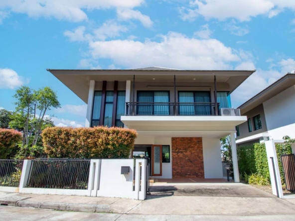 Modern 3-Bedroom House for Sale in Villa Flora