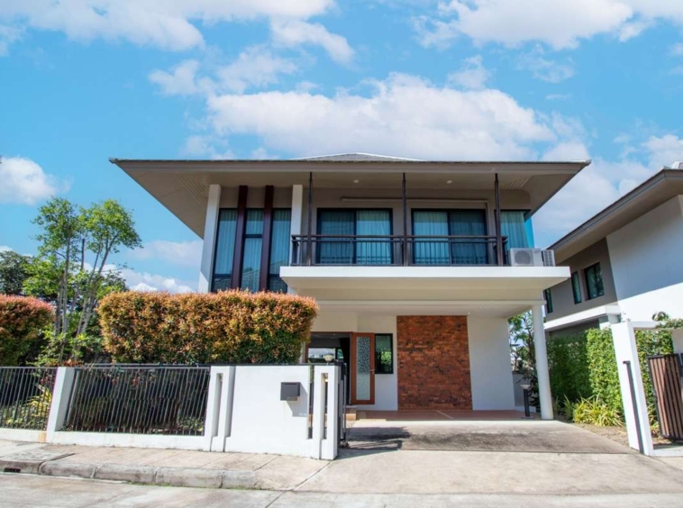 Modern 3-Bedroom House for Sale in Villa Flora