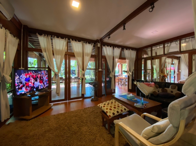 Beautiful Thai style 6 bedrooms for sale and rent in Saraphi-SHG-HS479