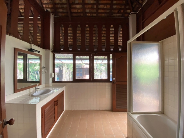 Beautiful Thai style 6 bedrooms for sale and rent in Saraphi-SHG-HS479