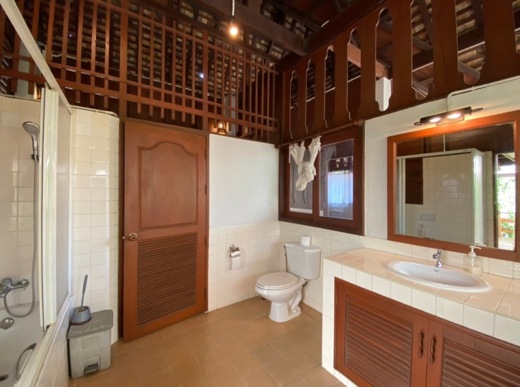 Beautiful Thai style 6 bedrooms for sale and rent in Saraphi-SHG-HS479