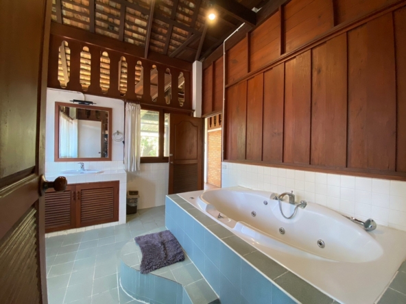 Beautiful Thai style 6 bedrooms for sale and rent in Saraphi-SHG-HS479