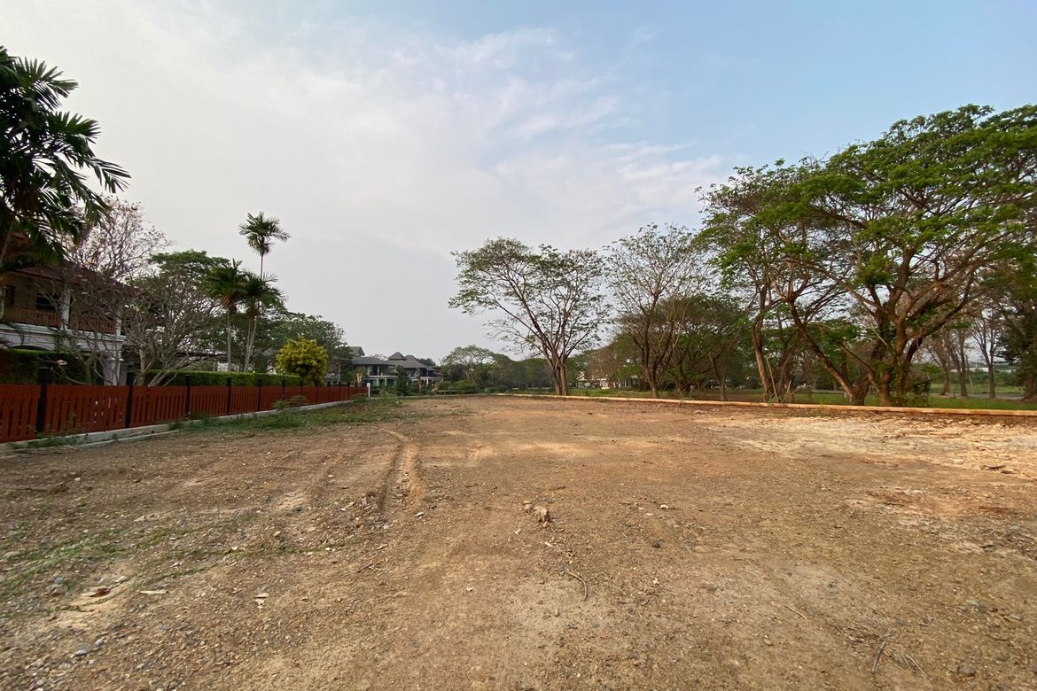 A plot by the lake for sale in Hang Dong-P-PLS786