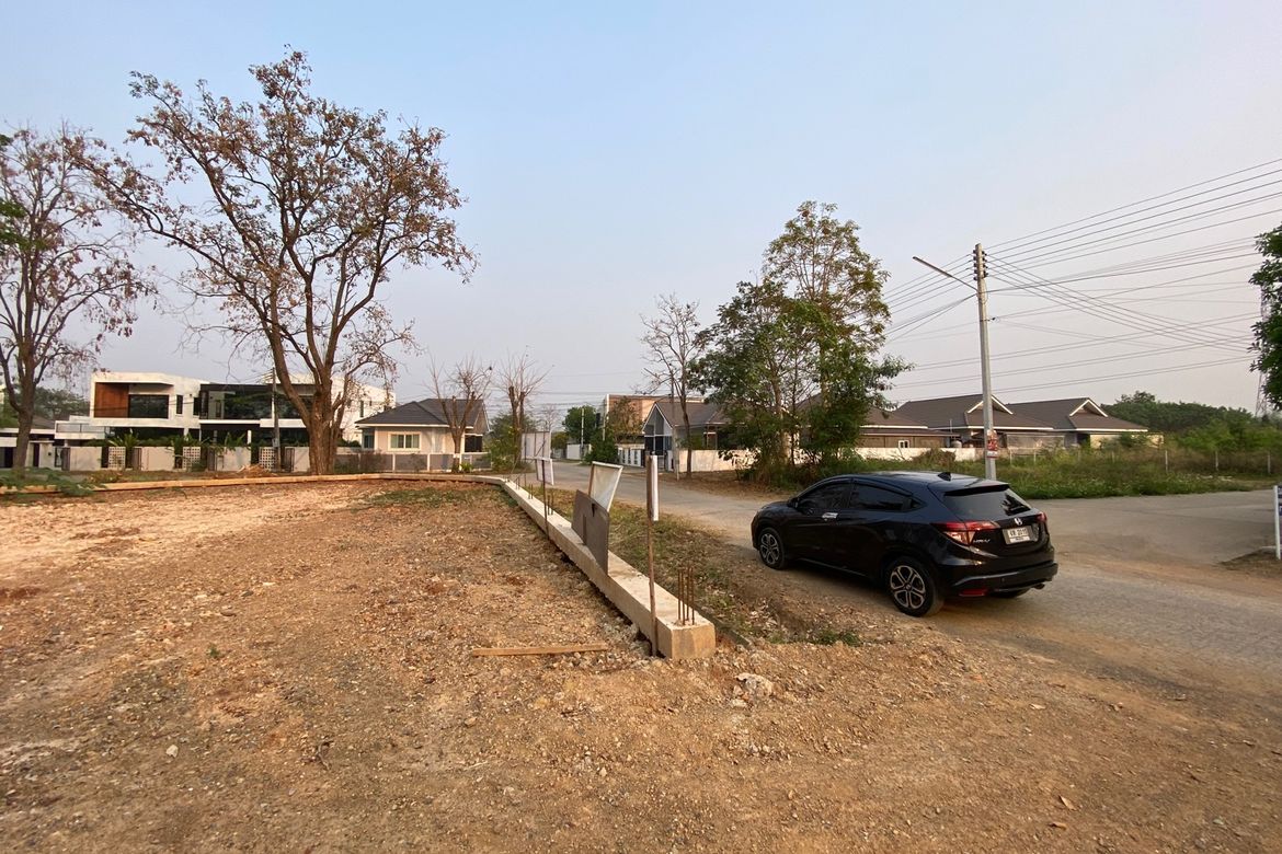 A plot by the lake for sale in Hang Dong-P-PLS786