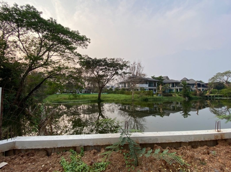 A plot by the lake for sale in Hang Dong-P-PLS786