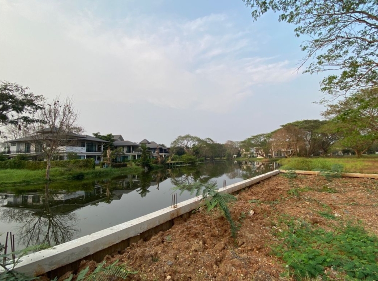 A plot by the lake for sale in Hang Dong-P-PLS786