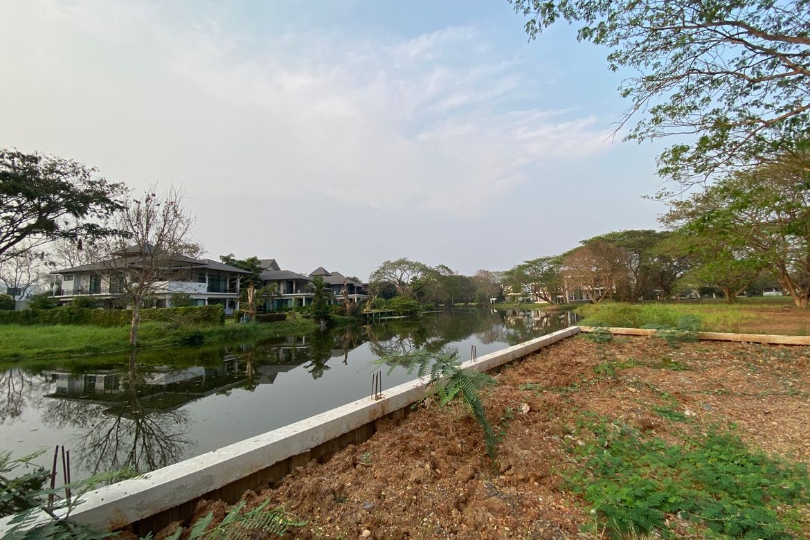 A plot by the lake for sale in Hang Dong-P-PLS786