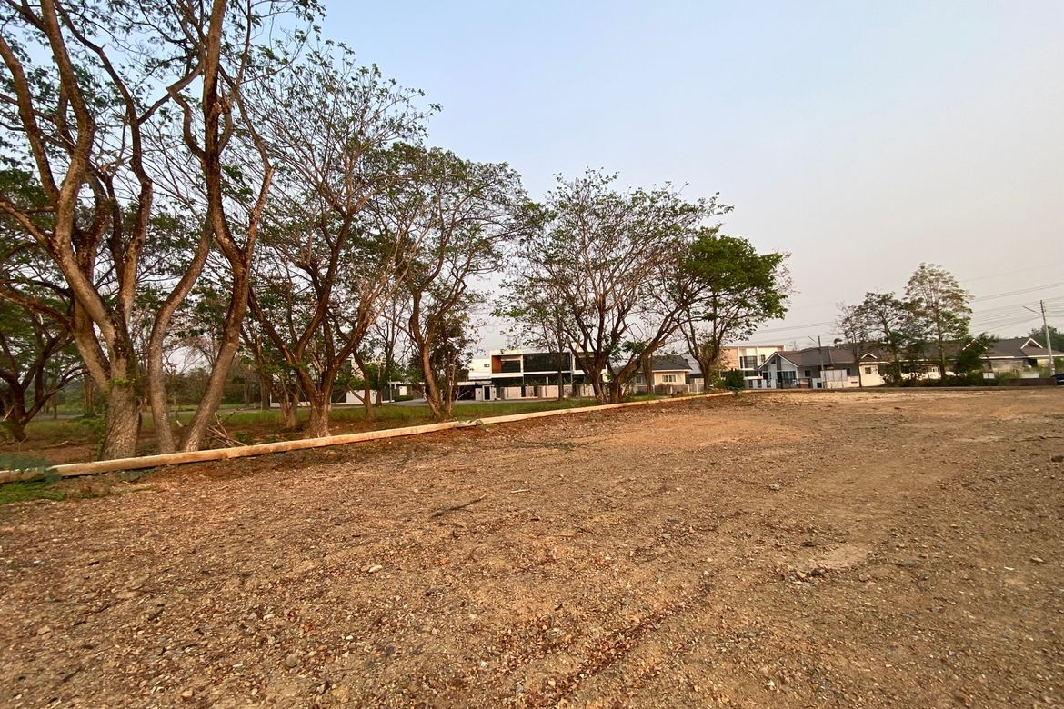 A plot by the lake for sale in Hang Dong-P-PLS786