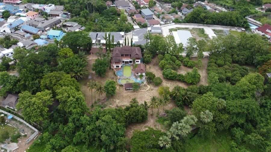 Redevelopment potential : House with 11-3-92 Rai of land at Baan Waen