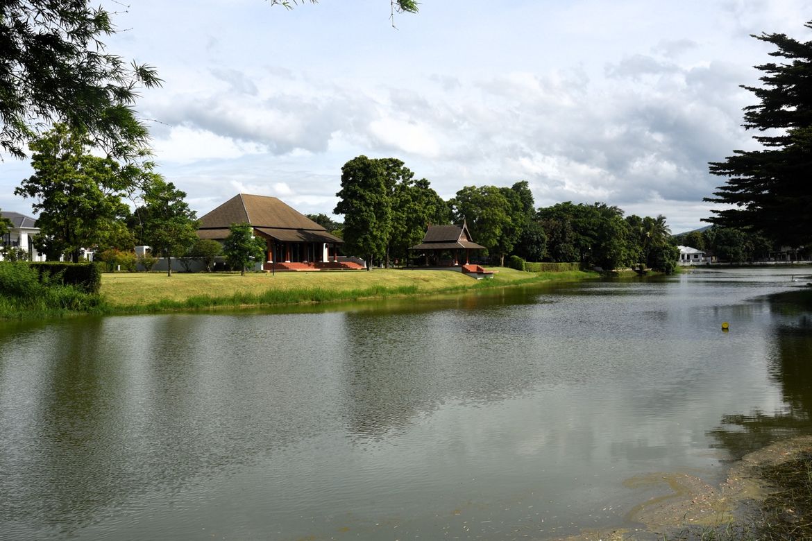 A beautiful plot by the lake for sale in Mae Rim