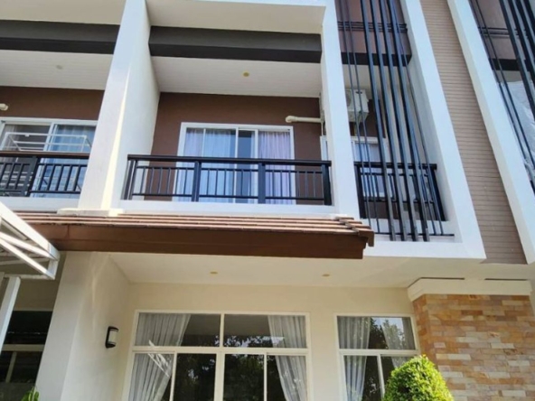 For rent/sale Townhome Kulphan View 9 Main road next to the club New house