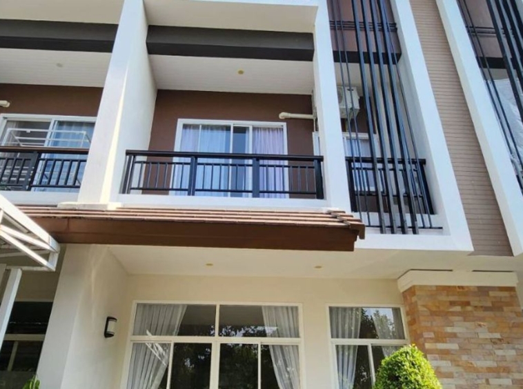 For rent/sale Townhome Kulphan View 9 Main road next to the club New house