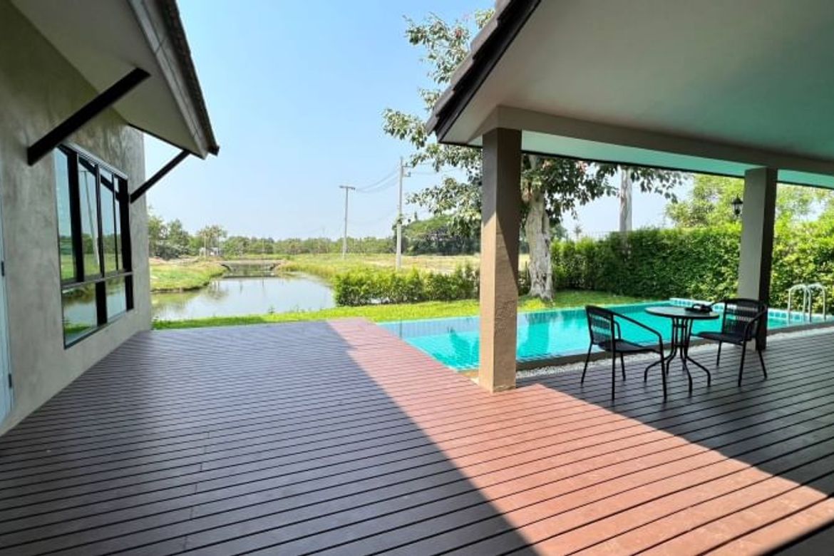 Pool villa for rent near the German International School 5 minutes. The house is next to the canal. Private.-J-LN070