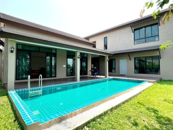 Pool villa for rent near the German International School 5 minutes. The house is next to the canal. Private.-J-LN070