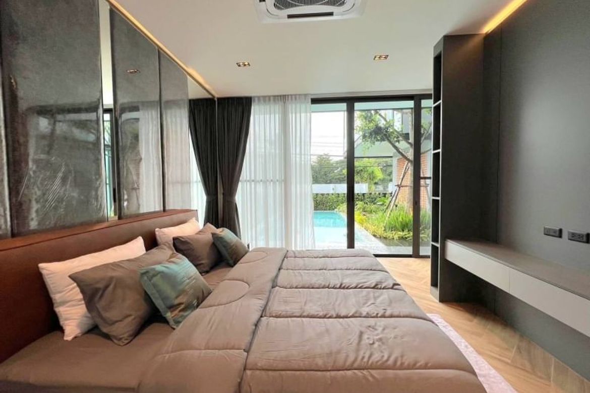 Newly built modern style house with private swimming pool near the city of Chiang Mai Location: Tha Wang Tan Subdistrict