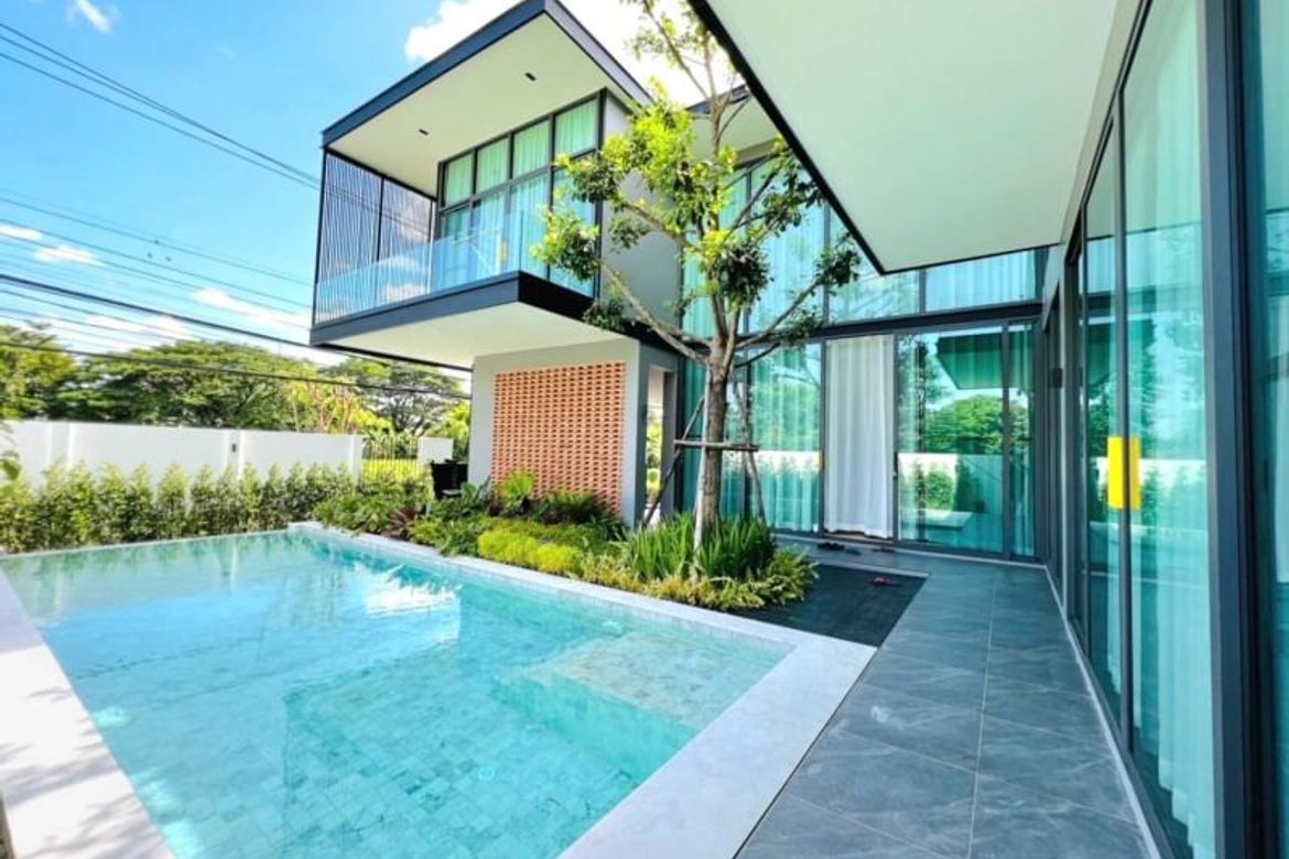 Newly built modern style house with private swimming pool near the city of Chiang Mai Location: Tha Wang Tan Subdistrict