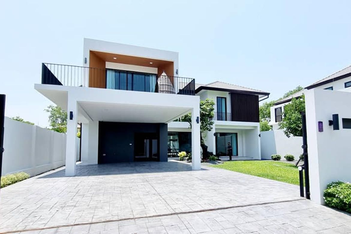 BEAUTIFUL BRAND NEW HOUSE MODERN STYLE PRIVATE SWIMMING POOL house with lovely garden  includes fully furnished.-J-SK012