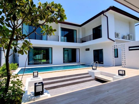 BEAUTIFUL BRAND NEW HOUSE MODERN STYLE PRIVATE SWIMMING POOL house with lovely garden  includes fully furnished.-J-SK012