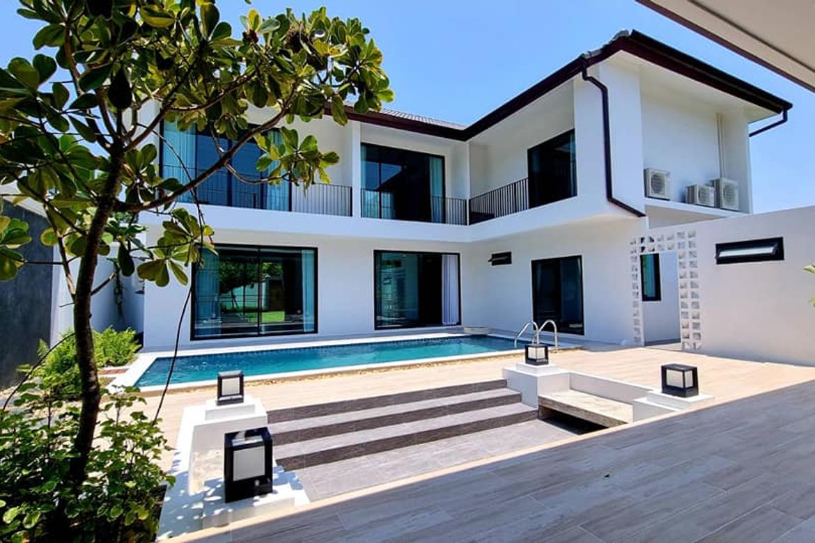 BEAUTIFUL BRAND NEW HOUSE MODERN STYLE PRIVATE SWIMMING POOL house with lovely garden  includes fully furnished.-J-SK012