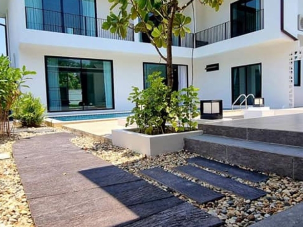 BEAUTIFUL BRAND NEW HOUSE MODERN STYLE PRIVATE SWIMMING POOL house with lovely garden  includes fully furnished.-J-SK012