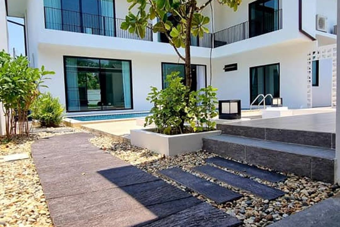 BEAUTIFUL BRAND NEW HOUSE MODERN STYLE PRIVATE SWIMMING POOL house with lovely garden  includes fully furnished.-J-SK012