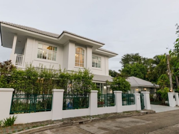 Two-storey detached house for sale Fah Luang Village Project