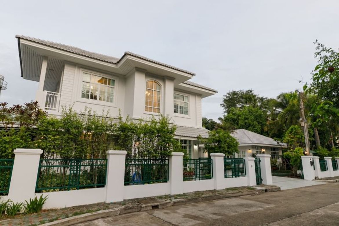 Two-storey detached house for sale Fah Luang Village Project