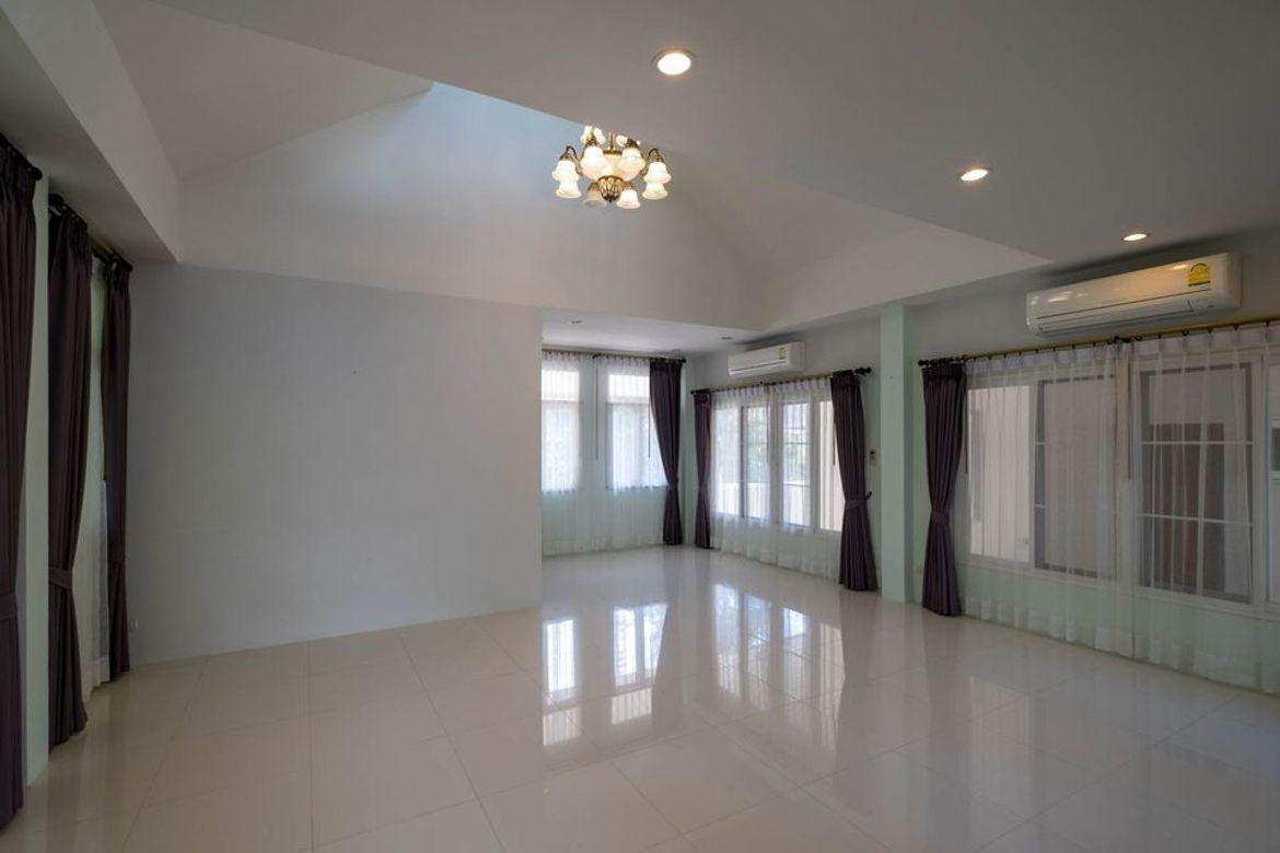 4 Bedroom House with Pool in Mae Rim for sale / Rent.-J-LN007